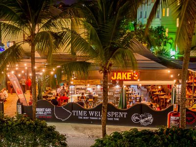 Coconut Court Beach Resort - Barbados public bar