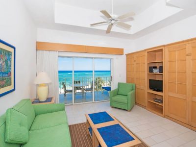 Wyndham Reef Resort - Grand Cayman, Cayman Islands bedroom private living room