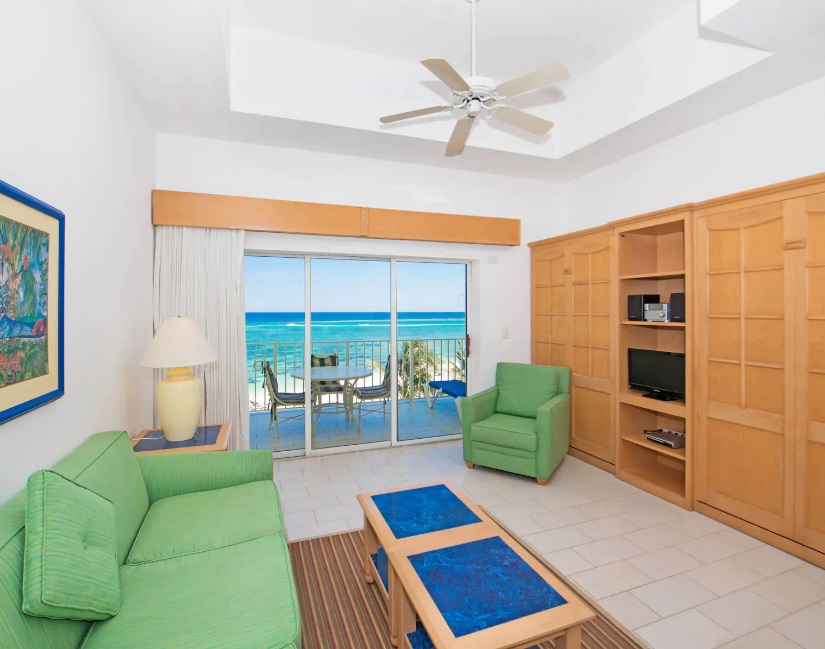 Wyndham Reef Resort - Grand Cayman, Cayman Islands bedroom private living room