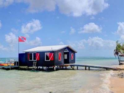 Blackbird Caye Resort - Turneffe Atoll, Belize dive house