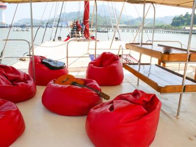 The Phinisi - Thailand liveaboard outdoor lounge